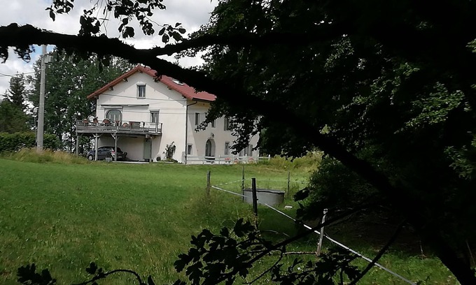 Paroisse des Monts de Bienne Apartamento | Alojamiento situado a 1000 metros en el campo