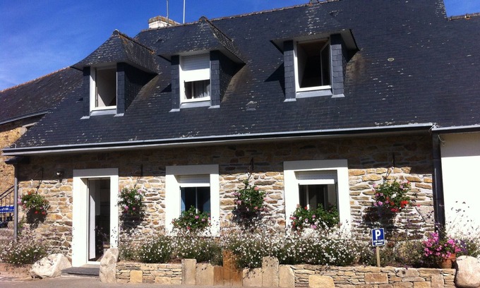 Nevez Apartamento | Accommodation with swimming pool close to sandy beaches and hiking trails.