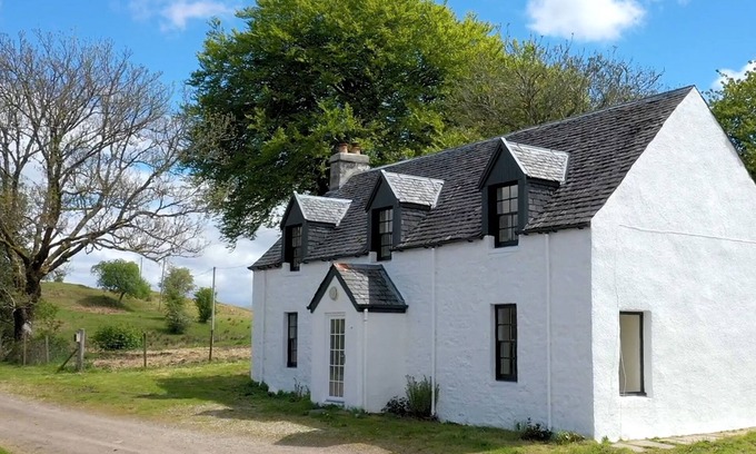 Taynuilt Casa | ACHANLOCHAN FARM, pet friendly, character holiday cottage in Taynuilt