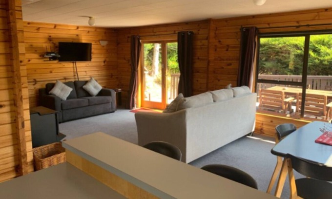 Hanmer Springs Casa | Acheron Chalet - Family and Pet Friendly