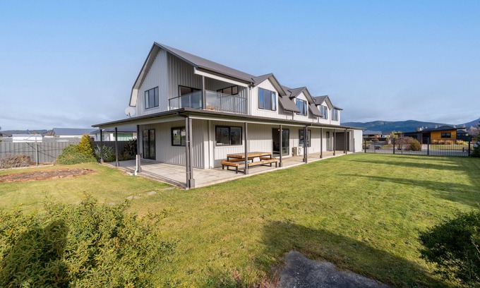 Te Anau Casa | Acheron Homestead - Te Anau Holiday Home