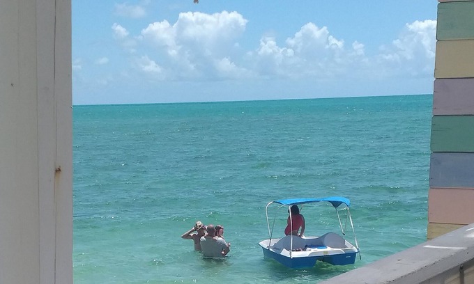 Nassau Apartamento | Experience the Real Bahamas, 10 mins from the Airport, On the Beach