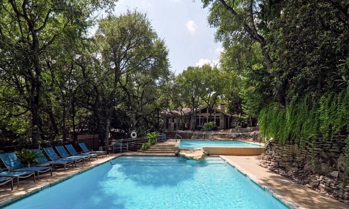 Treemont Apartamento | Disponibilidad de ACL los dos fines de semana! ¡A 15 minutos a pie del parque Zilker!