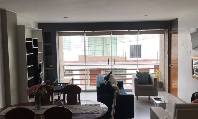 Chiclayo Apartamento | Acogedor departamento en 2 nivel con cochera, 3 TV, aire acondicionado, 4 hab