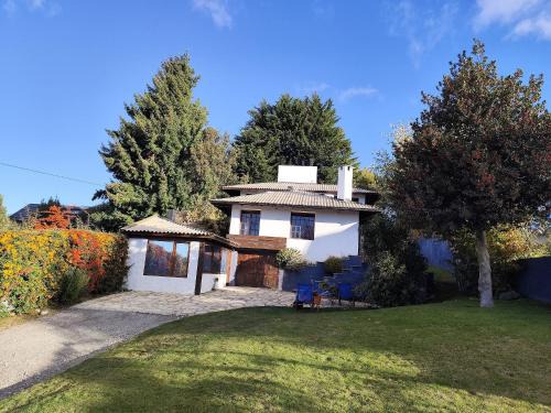 Belgrano Chalet De Esquí | Acogedora casa con vista al lago complejo turístico