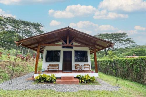 Jaco Chalet De Esquí | Acogedora cabaña Playa Hermosa Naturaleza y Surf