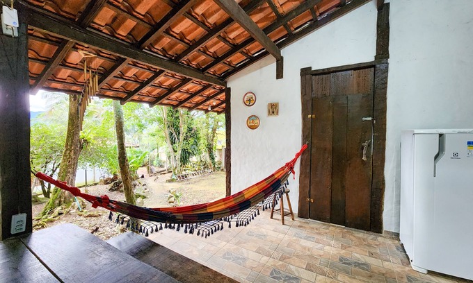 Ilhabela Chalet De Esquí | Aconchegante Chalé Cercado de Natureza ao Lado da Cachoeira do Paquetá