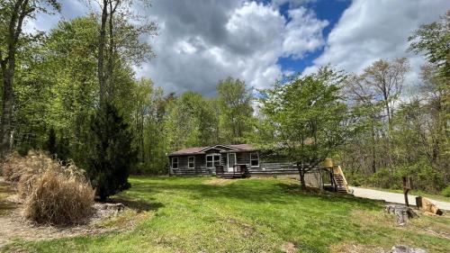 Logan Casa | Acorn Acres Cabins Buck Run Cottage