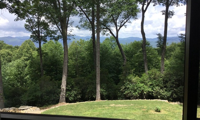 Pisgah Forest Casa | RETIRO DE ACORN: VISTAS A LA MONTAÑA MAJESTICA A 15 MINUTOS DE BREVARD