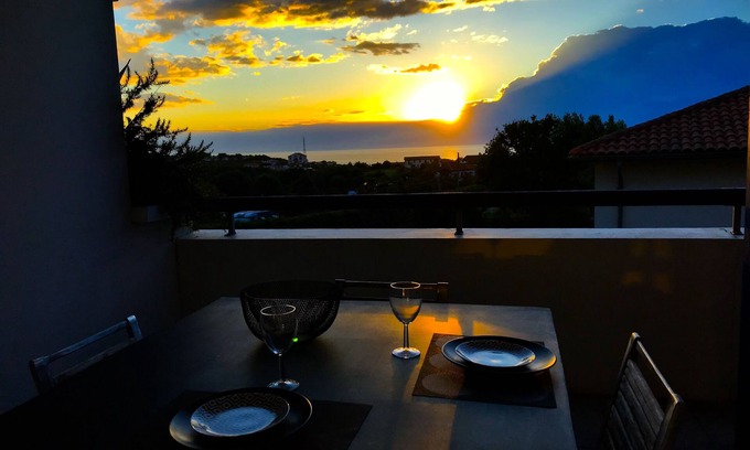 Kokotia Apartamento | Acotz, cerca de Guéthary: nuevo estudio Hermosa - Vista del océano y de la playa a pie.