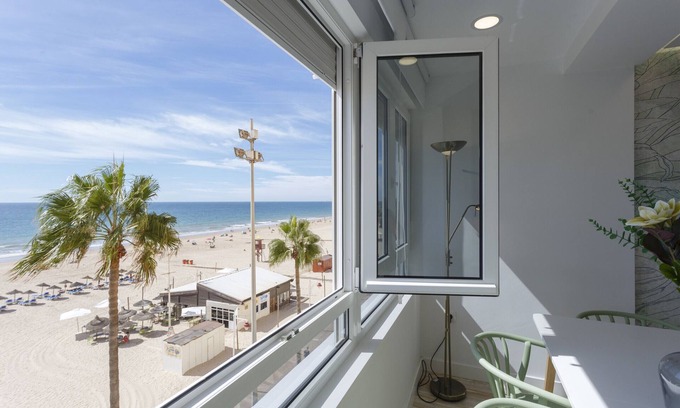 Cadiz Apartamento | ACQUARELA Family Home free parking by Cadiz4Rentals