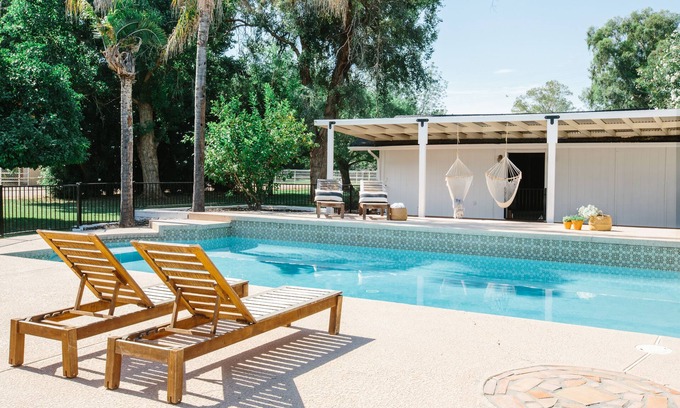 Gilbert Casa | Acreage Ranch in GILBERT - Pool!