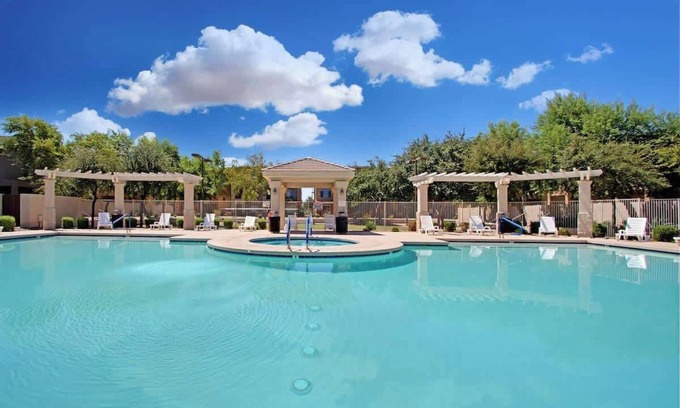 Tempe Condominio | Beautiful Condo Across From Sloan Park Home to Cubs Spring Training