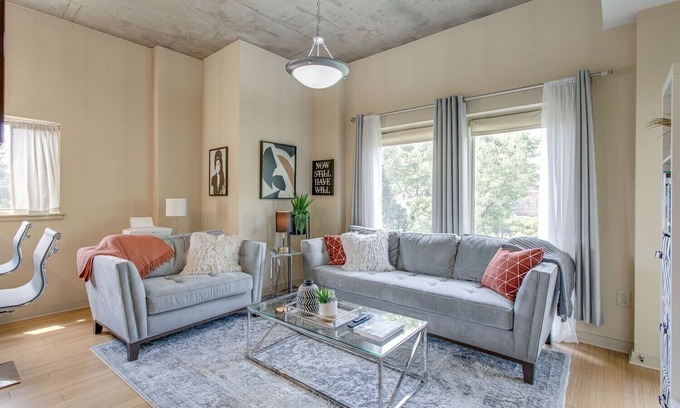 Music Row Condominio | Across from Vanderbilt - Furnished 1BR - Balcony, Parking, Laundry, WiFi, Pet Friendly - 6 mth min