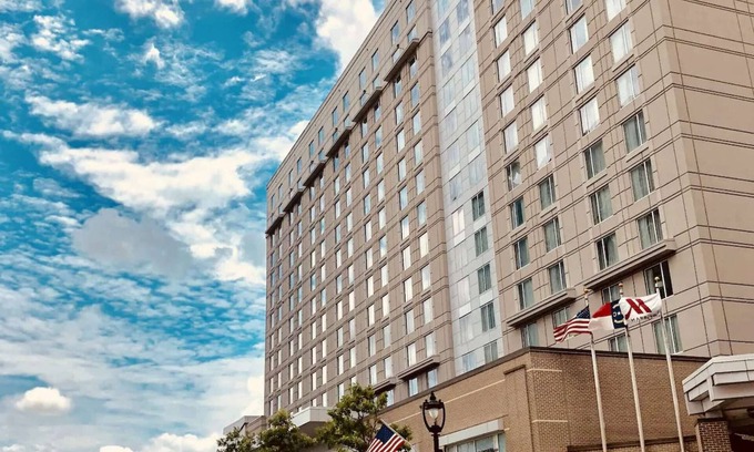 Downtown Casa | Across Raleigh Convention Center + Dining & Pool