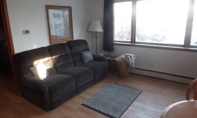 Kutzky Park Apartamento | Across St. to St Mary hospital Covered By Faith 1