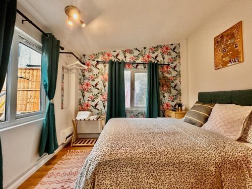 North Acton Casa | Acton Elizabeth Line