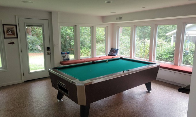 Northwest Raleigh Apartamento | ADA King near Crabtree, PNC Arena, State Fairgrounds, NCMA