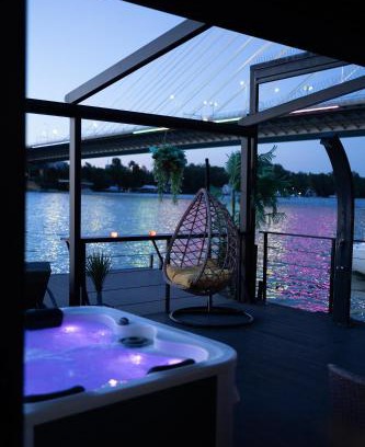 Cukarica Casa | ADA MOMENT Splav- kuca na reci Beograd- Floating House on SAVA RIVER ,Belgrade