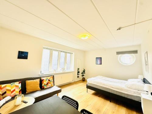 Aalborg Apartamento | aday - Charming and Bright Studio Apartment
