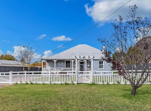 Stanthorpe Casa | Addisons Stanthorpe with hot tub