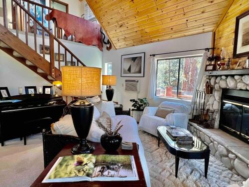 Pine Mountain Club Casa | ADELAIDE HILL IN PINE MOUNTAIN CLUB BREATHTAKING VIEWS 3Bd 3Bth SPA TUB