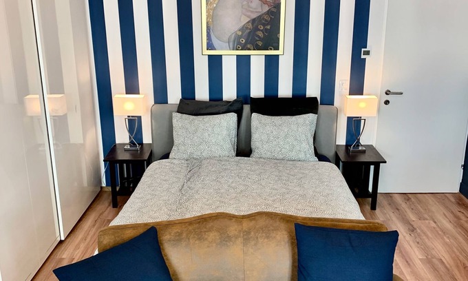 Rudolfsheim-Funfhaus Apartamento | Adele Blue Danube (10 min to Center direct above Subway)