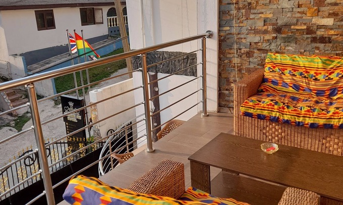 Tarkwa Hotel | adeshie fie hotel is just 3 minutes away from the wasa fiase tradtional council,