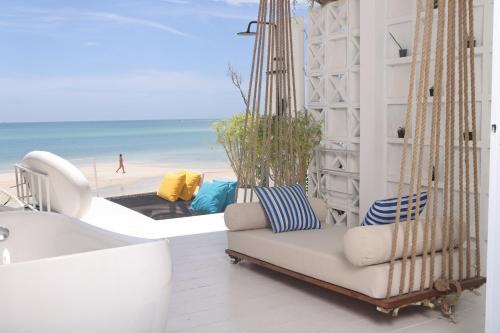 Chaloklum Casa | Adika - The beachfront Loft