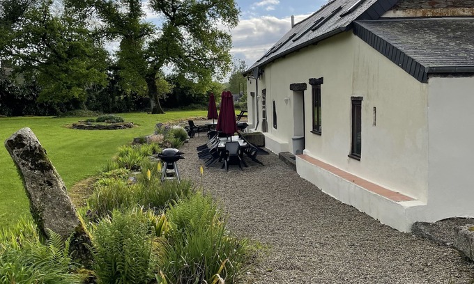 Saint-Nicolas-du-Pelem Casa | Adjoining houses with heated pool, WIFI, kid friendly