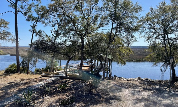St. Marys Casa | Admirals Lookout, Luxury 3 Suite waterfront home with deep water boat dock