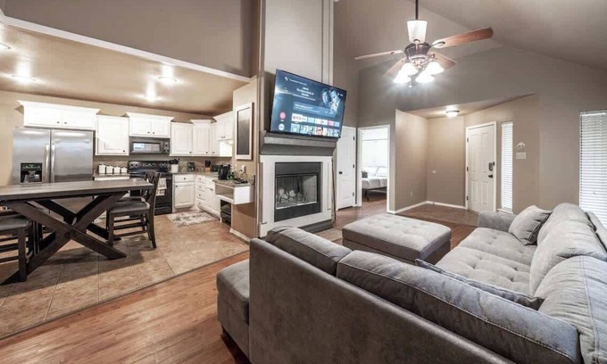 Lubbock Casa | Adobe Abode Duplex B - 4BR/3BA - South Lubbock