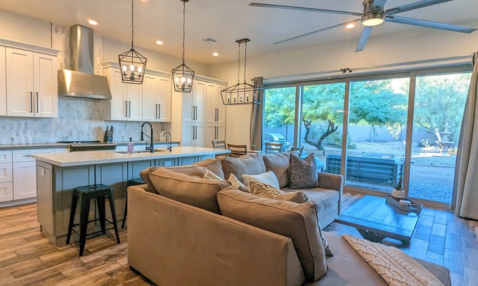 East Mesa Casa | Casa de huéspedes de lujo moderna y personalizada con vistas a la montaña