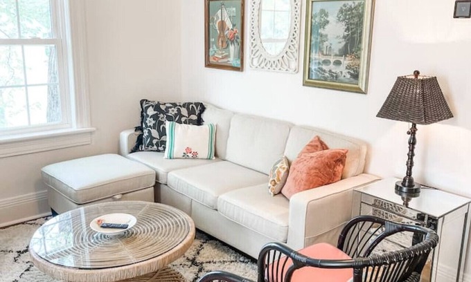 Columbia Apartamento | Adorable 1BR Apt. w/ KING bed 1 m. to square!