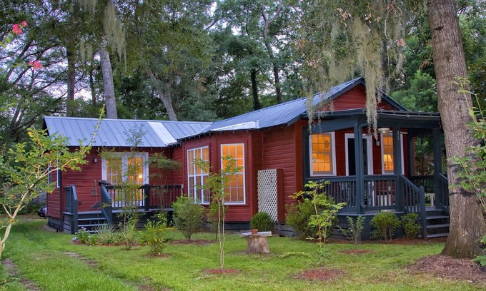 Pigeon Point Casa | Adorable 2 Bed, 2 Bath Cottage in Historic Beaufort 30 Day Minimum Stay