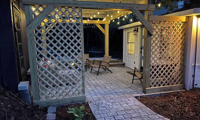 Beulah Casa | Adorable 2-bedroom home, 2 min walk to lake, restaurants, shops.Near SB Dunes