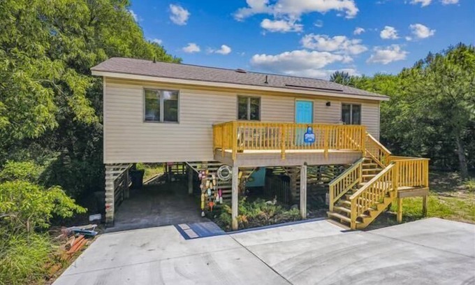 Southern Shores Casa | Adorable 4 BR, short walk to the beach in Southern Shores!