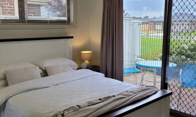 Traralgon Casa | Adorable and Peaceful Unit - Fully Furnished
