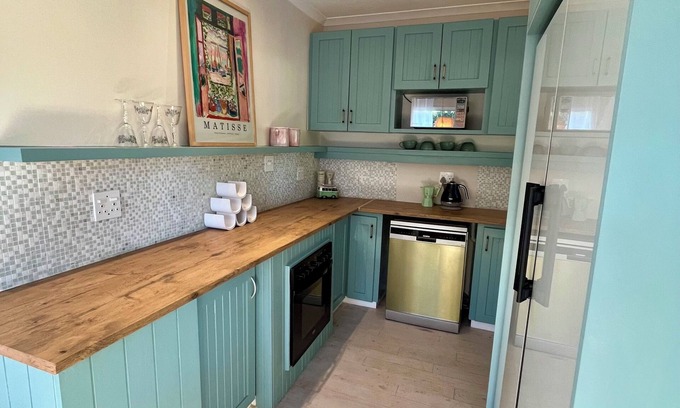 Noordhoek Cabaña | Adorable Beach cottage in Noordhoek within walking distance of beaches and bars