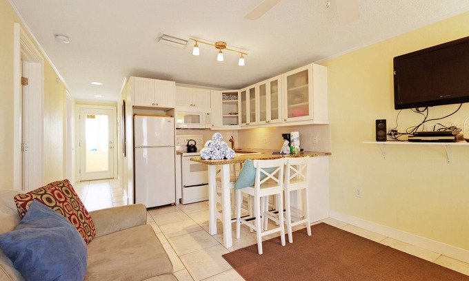 Holmes Beach Villa | Adorable frente a la playa de alquiler en excelente ubicación - acceso al Golfo justo afuera!