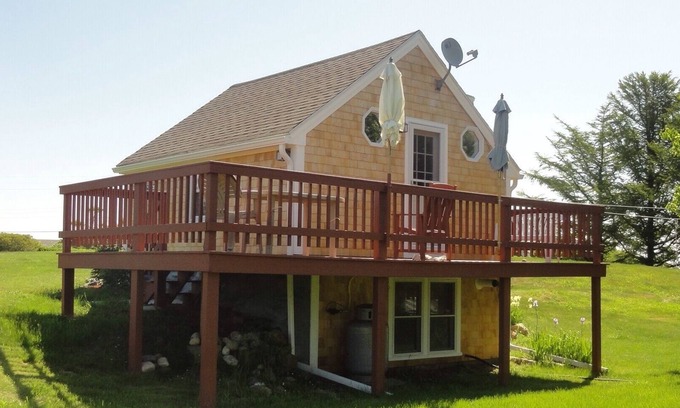 Block Island Cabaña | Adorable Block Island Cottage