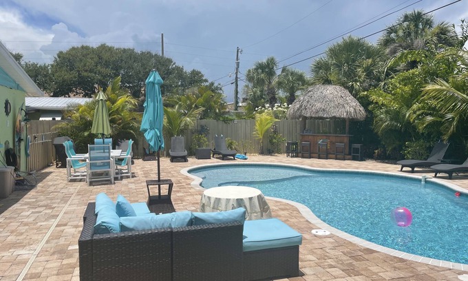 Port Canaveral Casa | Adorable -Cocoa Beach House con bloques de piscina climatizada de la playa