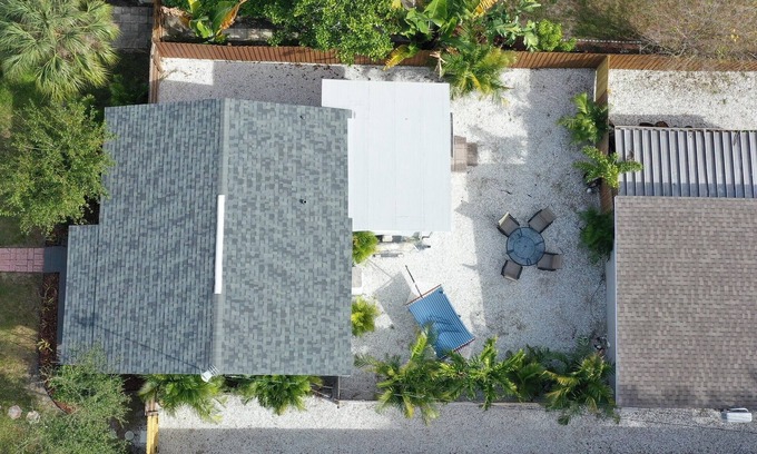 United Central Casa | Adorable Compound for 10 - including main house and 2 private studios