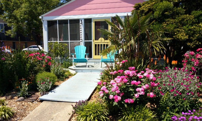 Northeast Virginia Beach Cabaña | Adorable Casa rural en el corazón de la antigua playa, cerca del paseo marítimo.