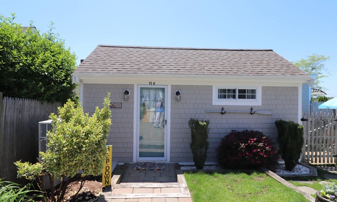 West Yarmouth Cabaña | Adorable cottage - Walk to Private Beach on Nantucket Sound!