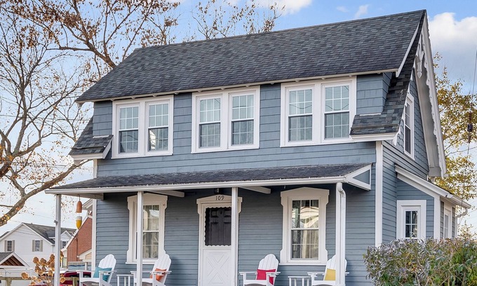 Westbrook Center Cabaña | Adorable Cottage with Cottage porch, walk to water & town