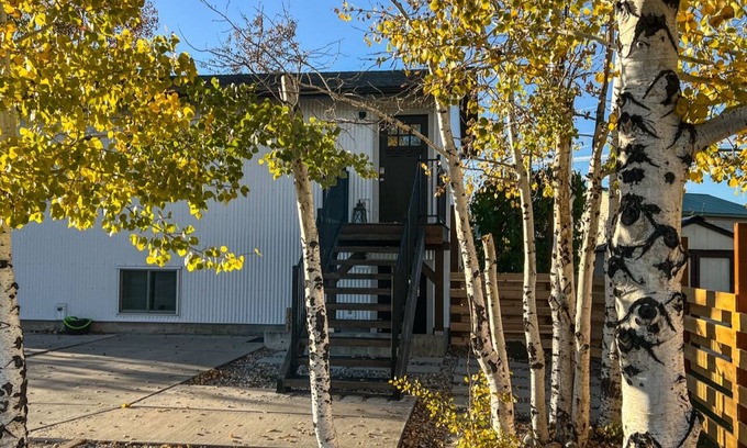 Bozeman Apartamento | Adorable Duplex just one mile from Bozeman airport. 2-bedroom with 1 bath. 🛁