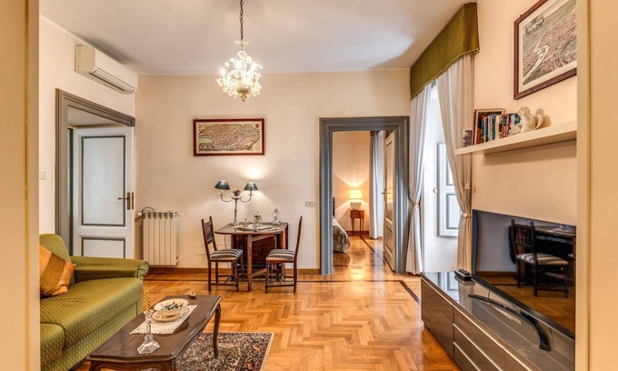 Repubblica Apartamento | Adorable flat by Barberini Trevi Fountain 09113 IT058091C289CBO8C2