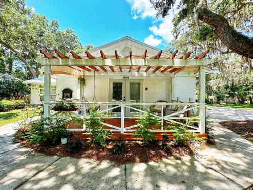 Fernandina Beach Casa | Adorable French Cottage style - 1 bedroom.