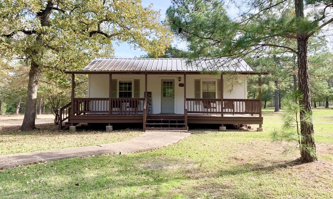 La Grange Cabina | Adorable Guest Cabin In The Woods